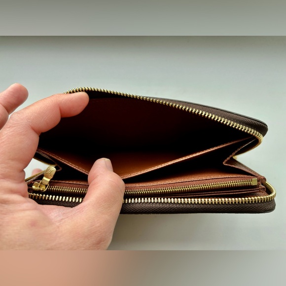 Louis Vuitton monogram Zippy Wallet - Picture 9 of 14